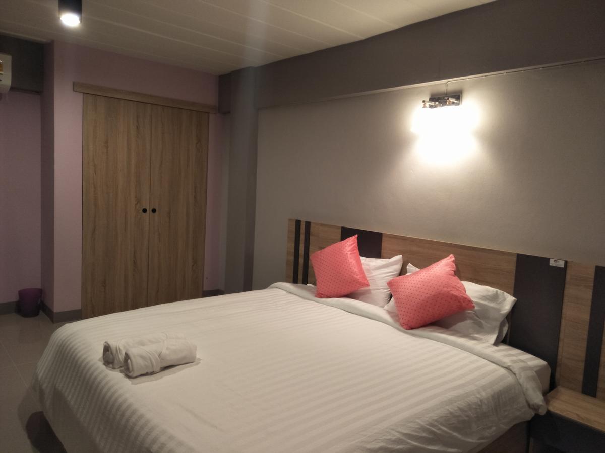 Rinrada Place Hotel Ubon Ratchathani Bagian luar foto