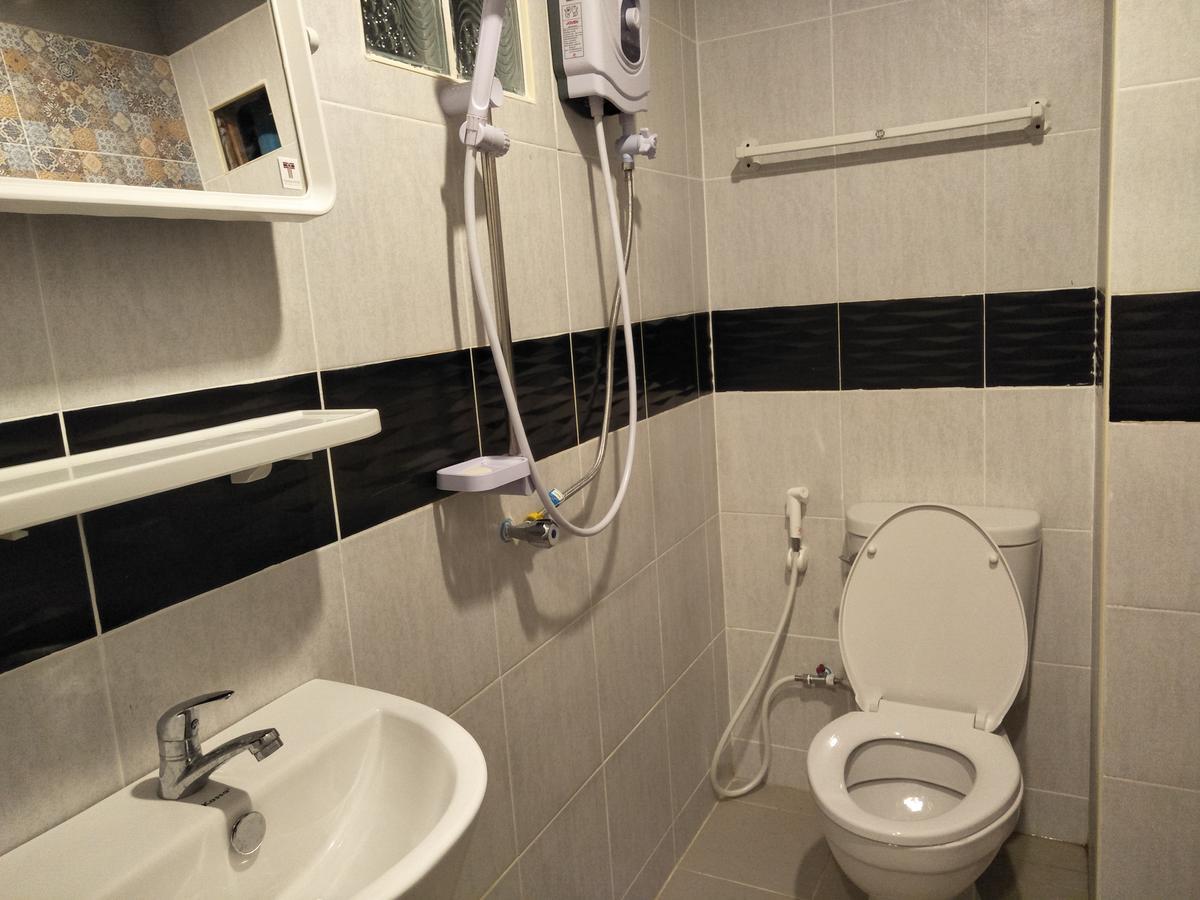 Rinrada Place Hotel Ubon Ratchathani Bagian luar foto