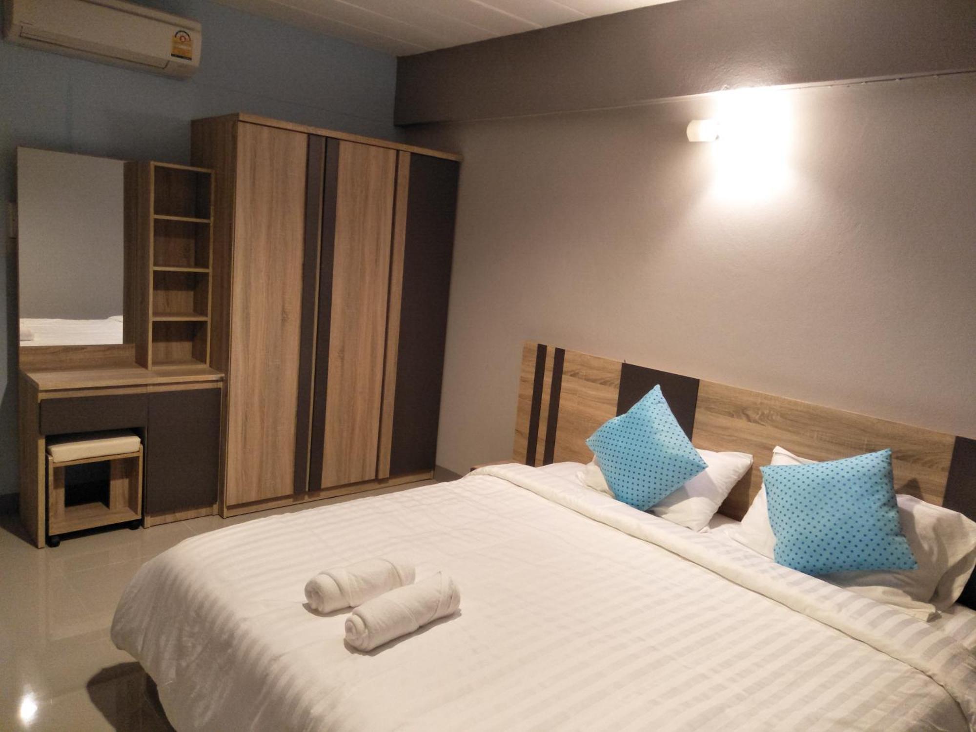 Rinrada Place Hotel Ubon Ratchathani Bagian luar foto