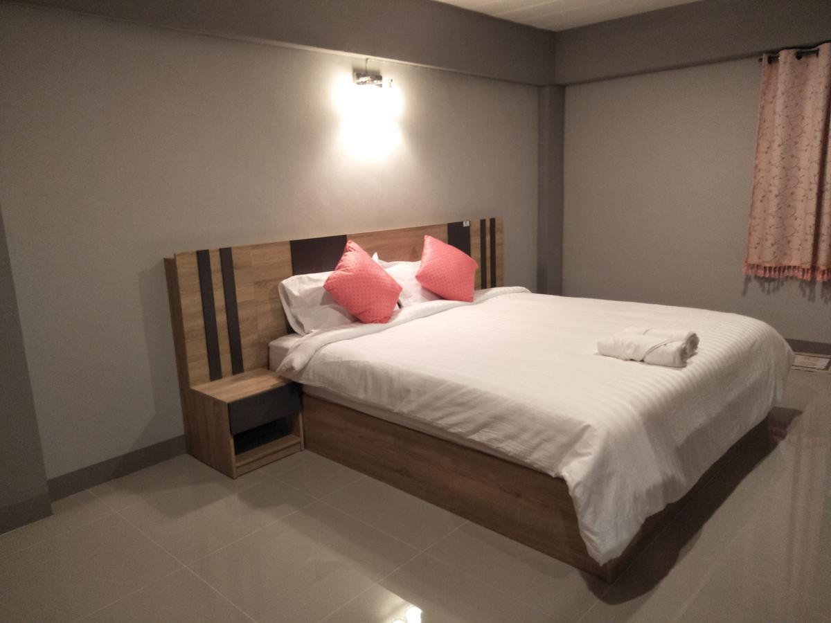 Rinrada Place Hotel Ubon Ratchathani Bagian luar foto