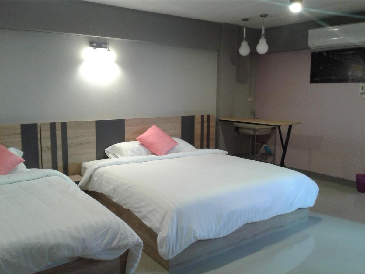 Rinrada Place Hotel Ubon Ratchathani Bagian luar foto