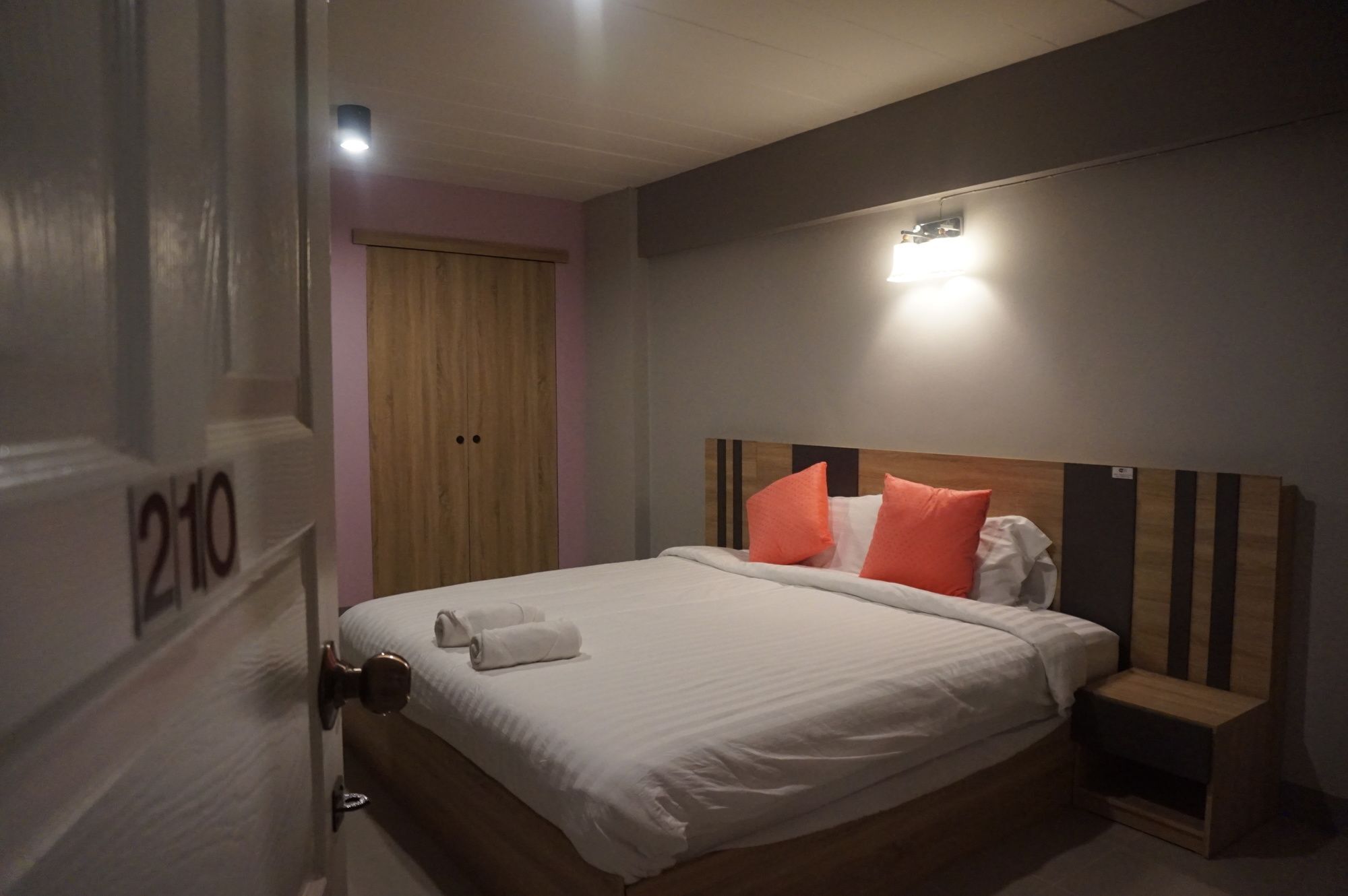 Rinrada Place Hotel Ubon Ratchathani Bagian luar foto